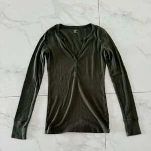 Women’s long sleeves